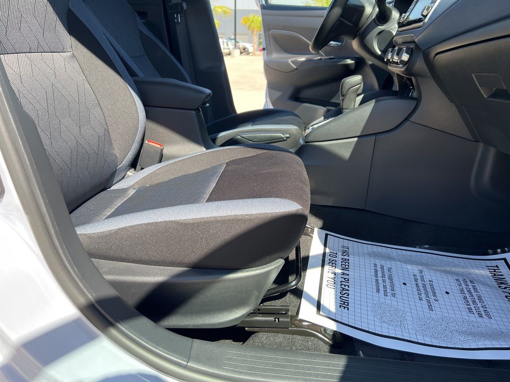 2025 Gray Sky Pearl Nissan Versa 1.6 SV FWD Sedan