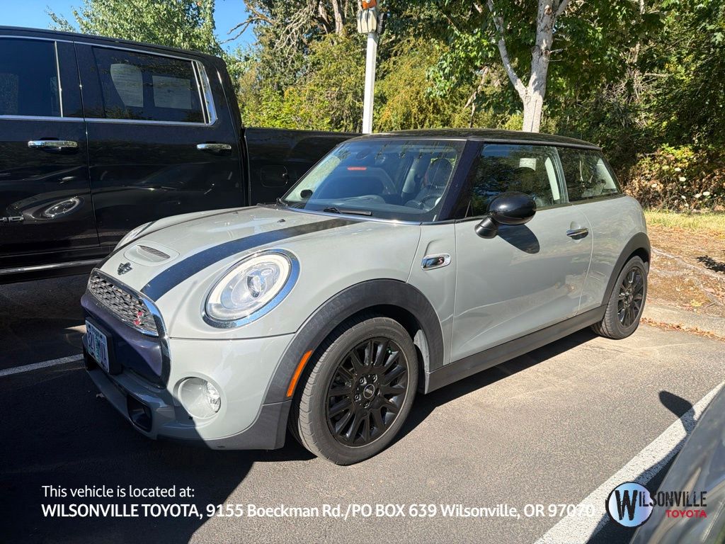 Gray Metallic 2018 MINI Cooper Hatchback Front-Wheel Drive 6-Speed Automatic