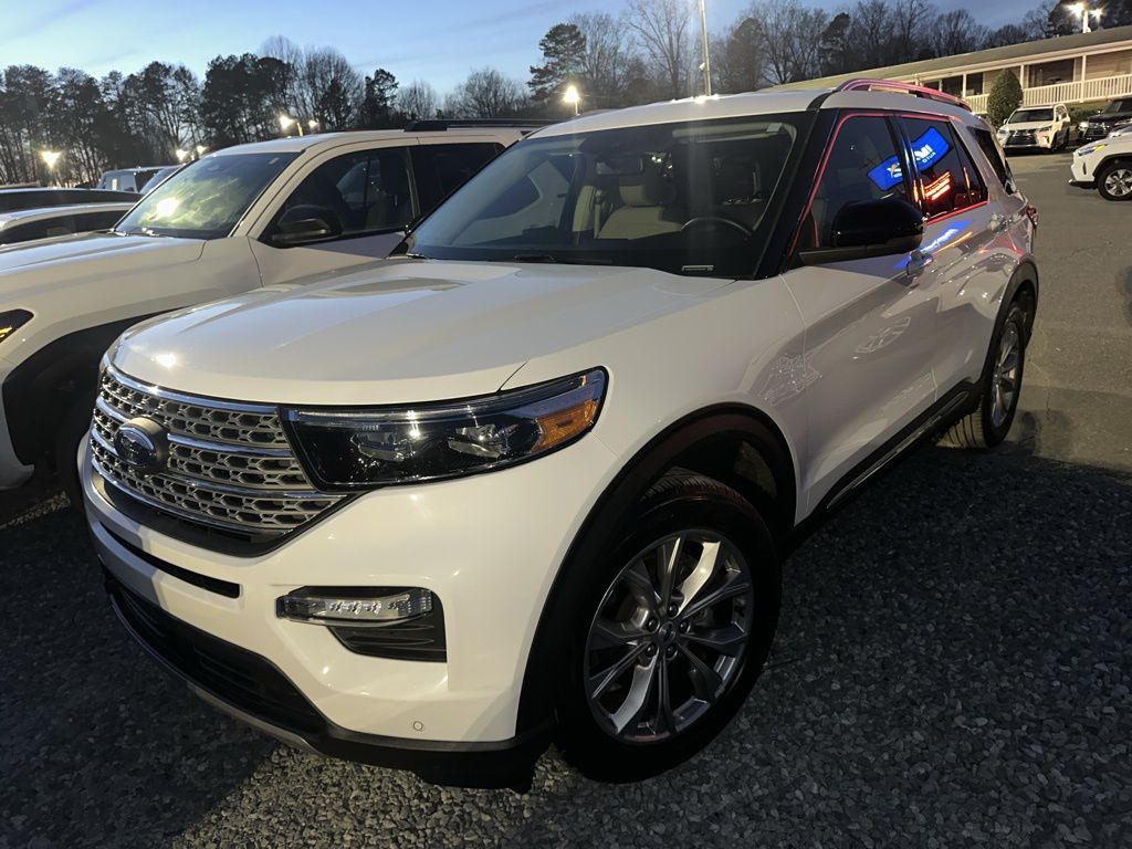 2023 Ford Explorer Limited's photo