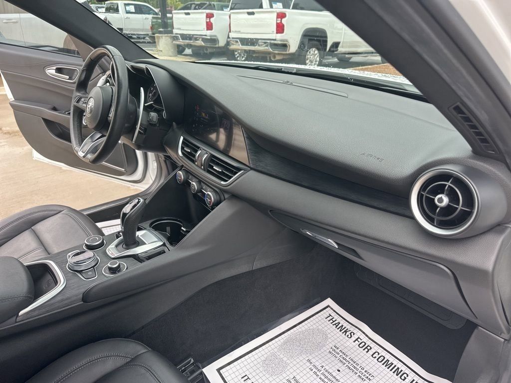 2022 Alfa White Alfa Romeo Giulia Sprint RWD Sedan