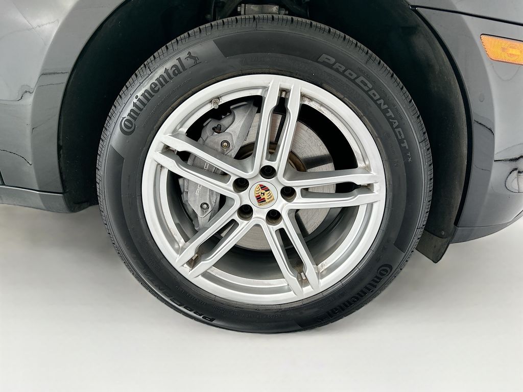 Thumbnail: 2024 Porsche Macan - 32