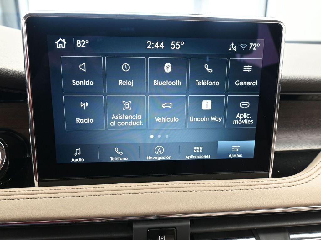 Used 2022 Pristine White Metallic Tri-Coat Lincoln Reserve image 23