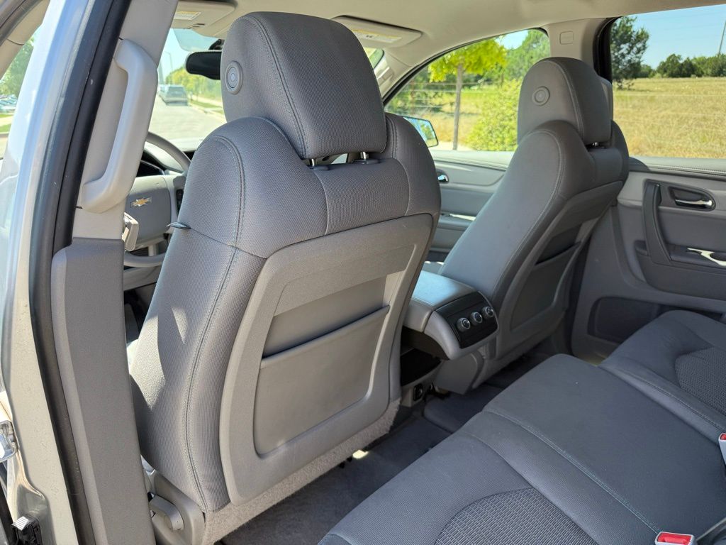 Thumbnail: 2017 Chevrolet Traverse - 23
