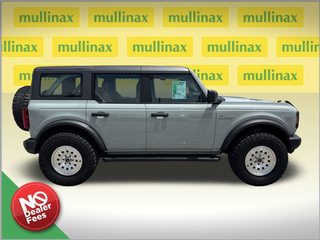 Used 2022 Green Ford Base image 2