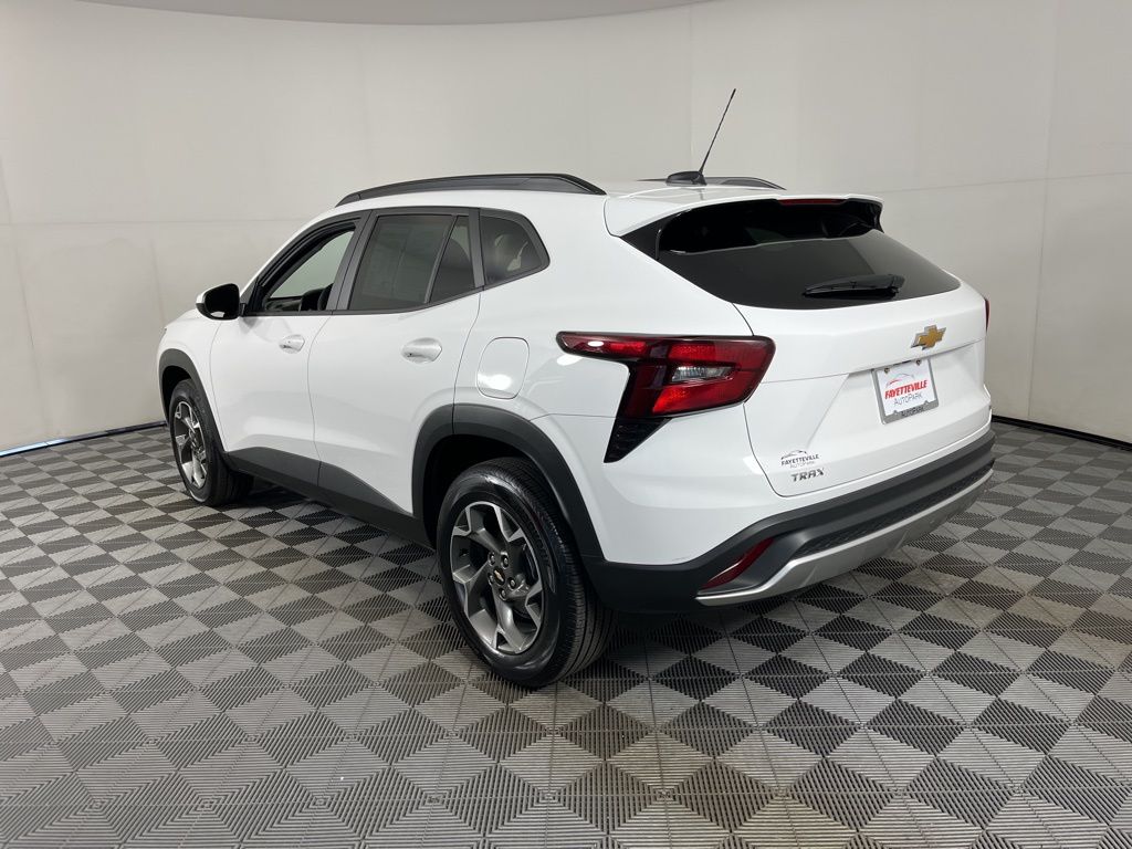 Thumbnail: 2025 Chevrolet Trax - 3