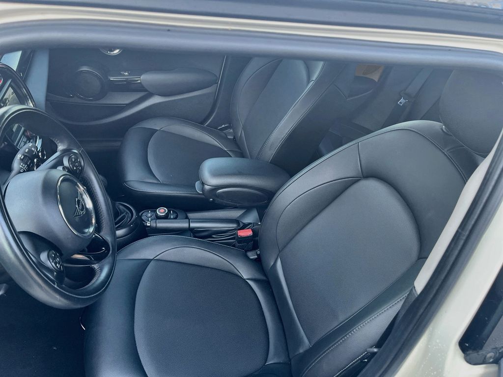 Used 2019 White MINI Classic image 18