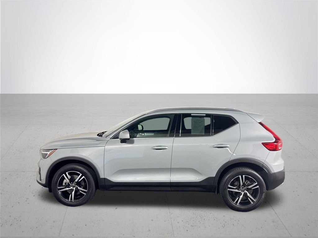2025 Volvo XC40 B5 Core