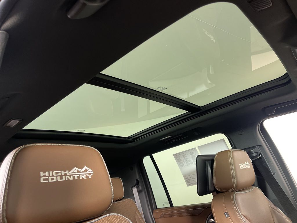 Thumbnail: 2022 Chevrolet Suburban - 6