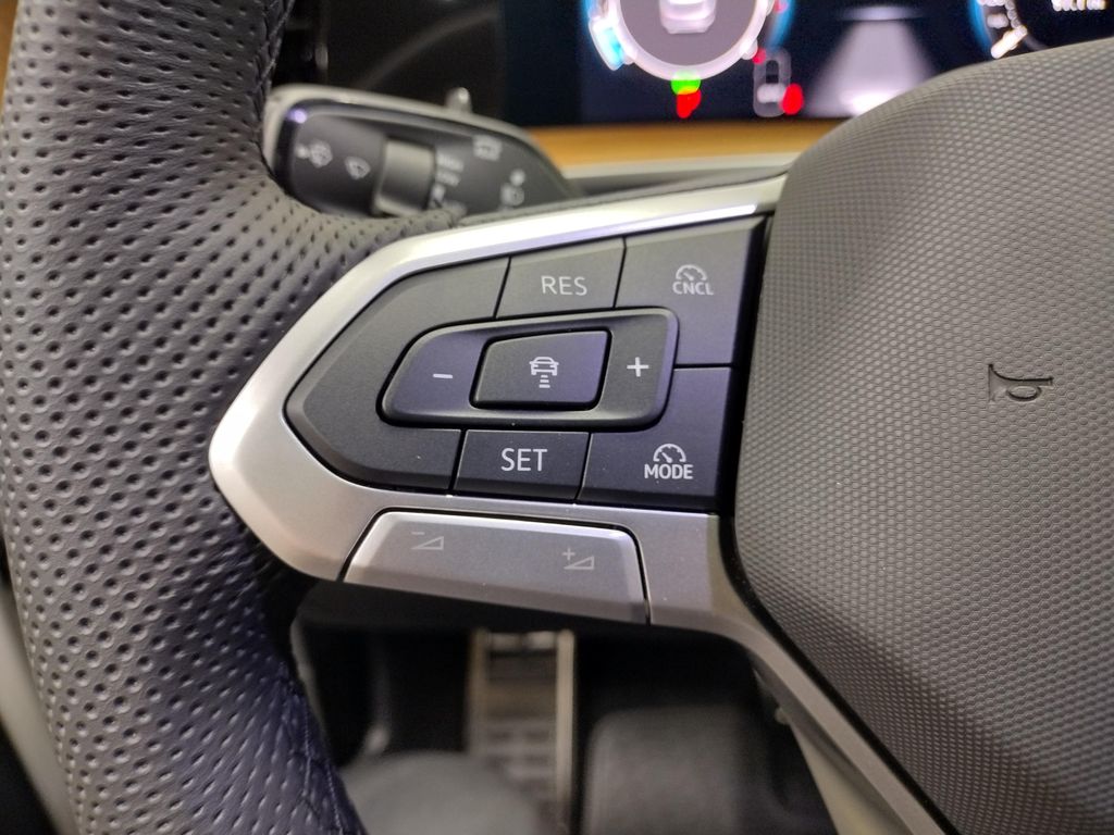 2025 Volkswagen Tiguan 2.0T SEL R-Line