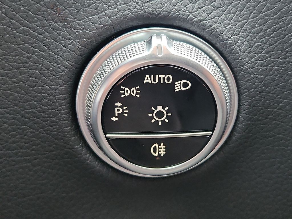 Thumbnail: 2025 Mercedes-Benz GLC - 25