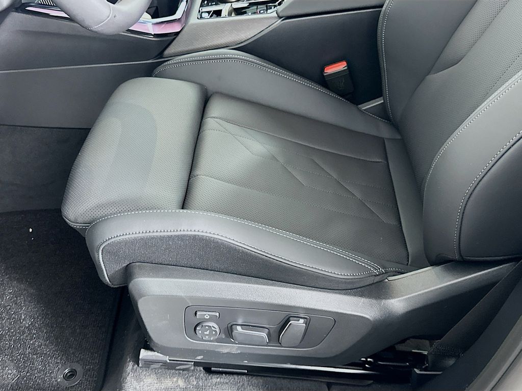 Thumbnail: 2025 BMW X3 - 21