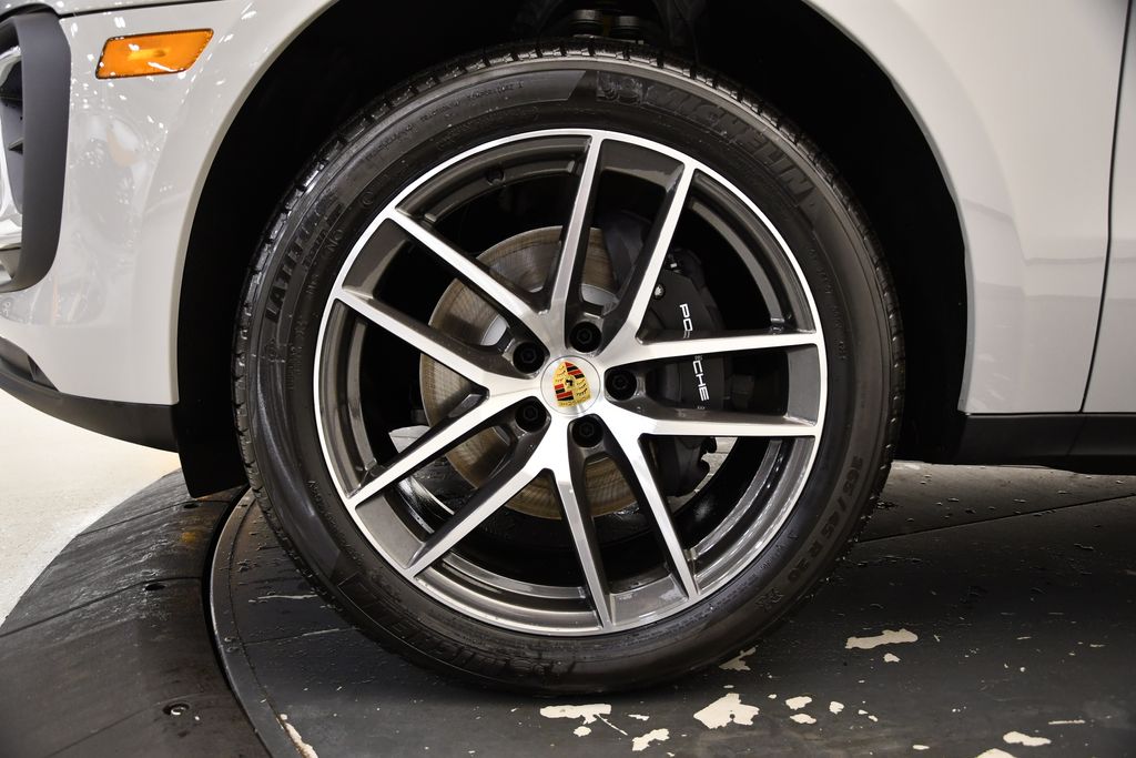 Thumbnail: 2025 Porsche Macan - 12