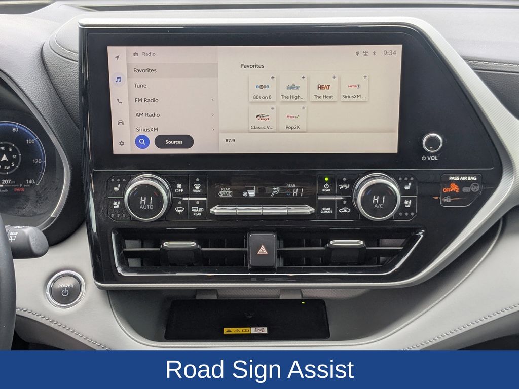 2023 Toyota Highlander Hybrid Platinum