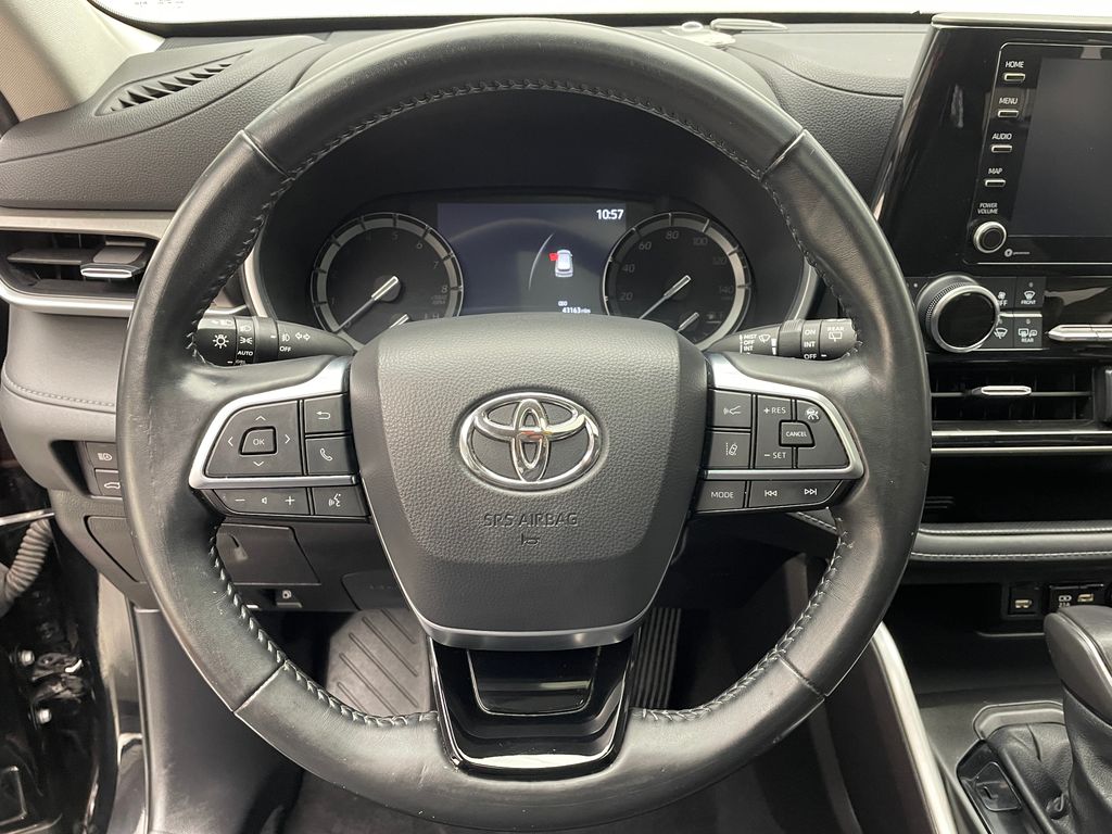 Thumbnail: 2021 Toyota Highlander - 21