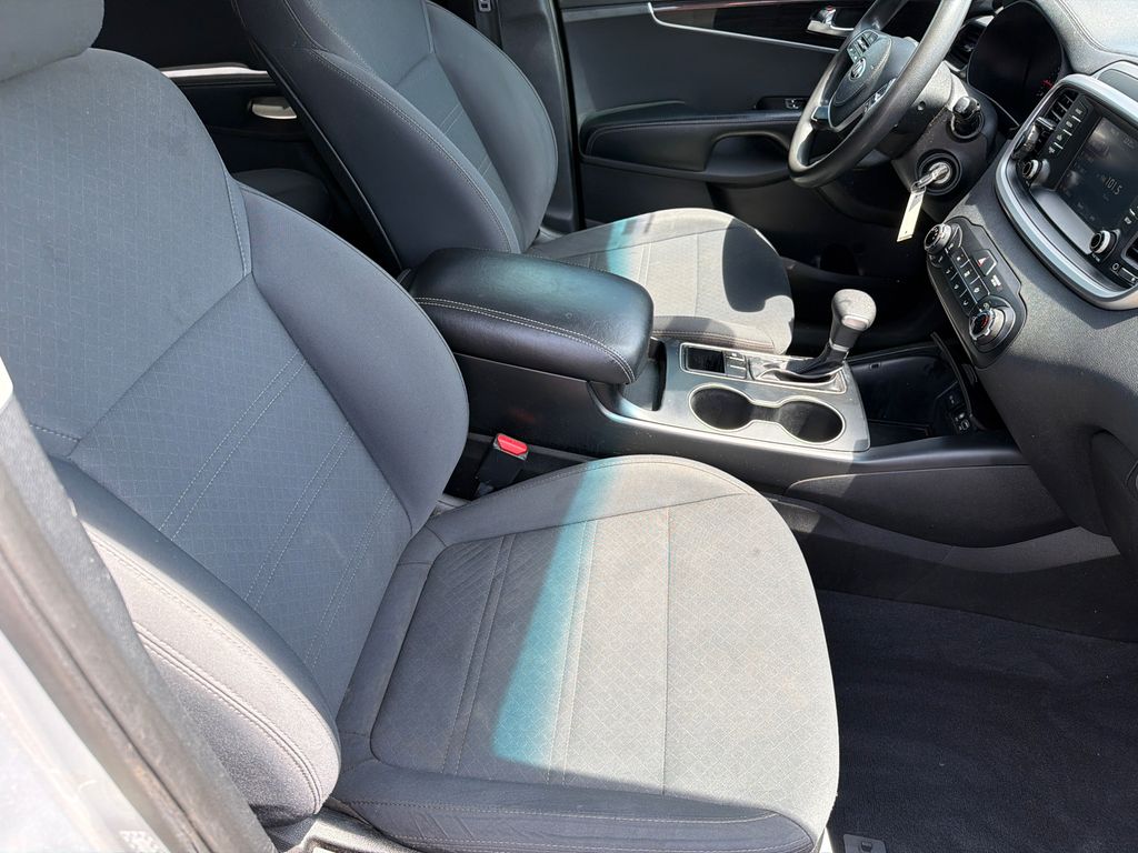 Used 2019 Sparkling Silver Kia L image 13