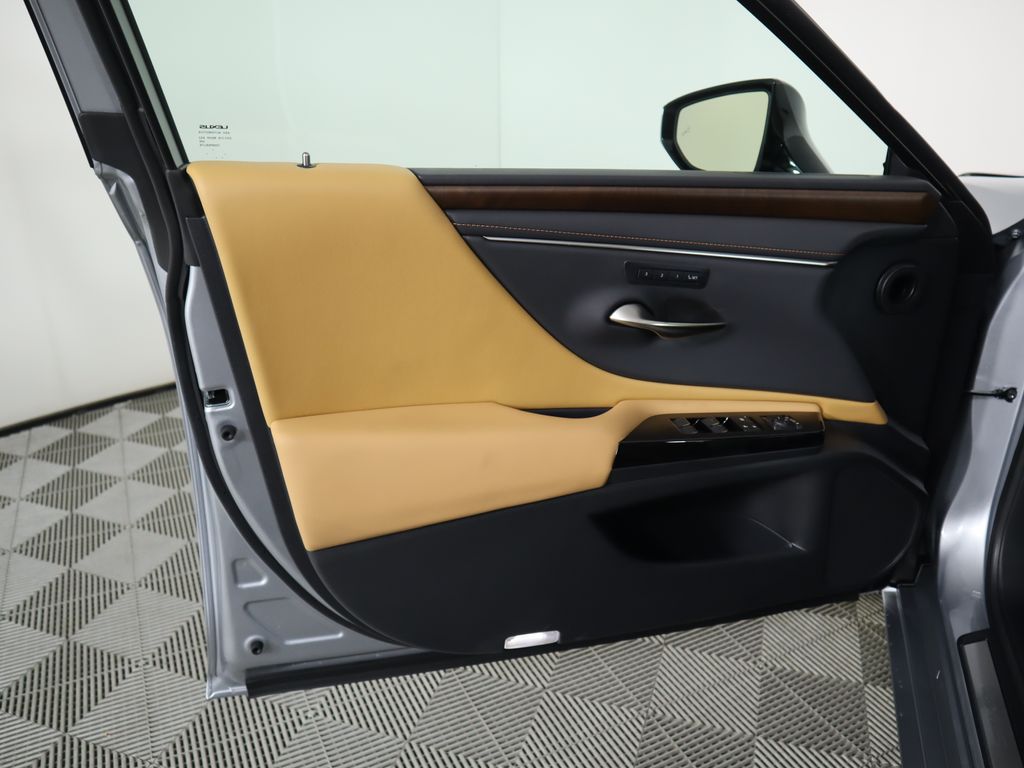 Thumbnail: 2025 Lexus ES - 25