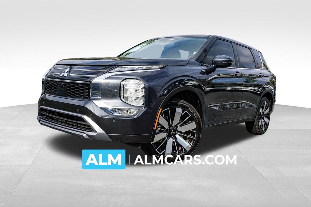 2025 Mitsubishi Outlander SE's photo