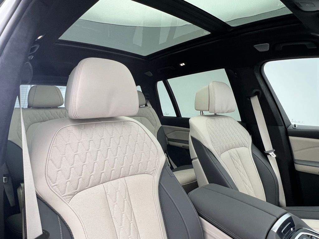 Thumbnail: 2025 BMW X7 - 7