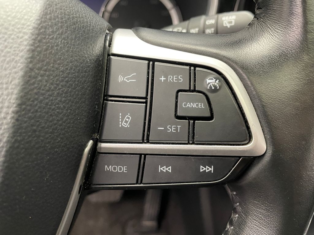 2023 Toyota Highlander XLE 23