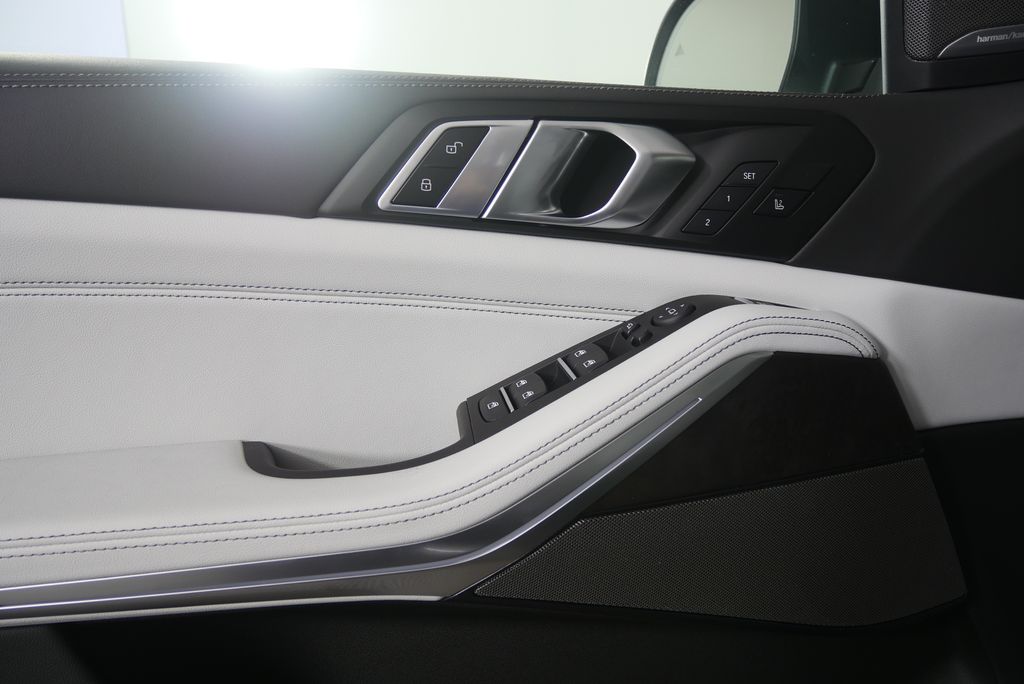 Thumbnail: 2026 BMW X5 - 8