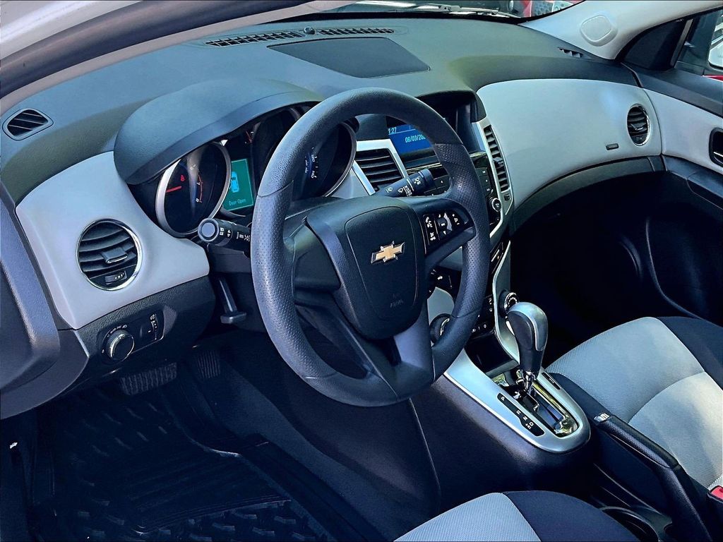 2016 Chevrolet Cruze Limited — photo 8