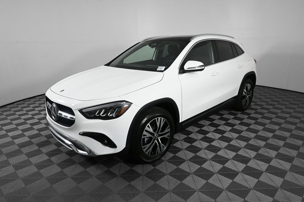 2026 Mercedes-Benz GLA Blanco (Polar White) SUV/Crossover Tracción delantera 8 velocidades Doble cloch