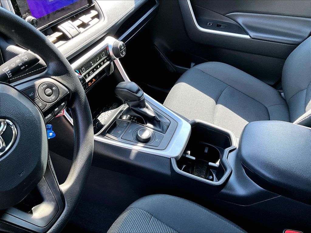 2024 Toyota RAV4 Hybrid — photo 20