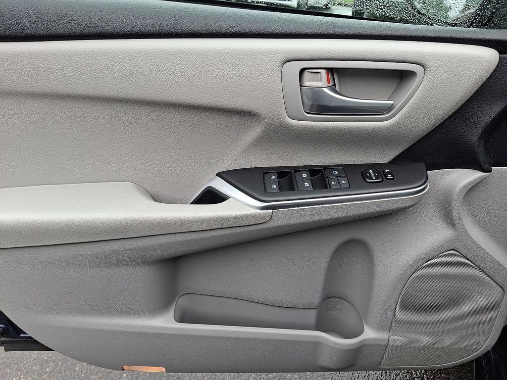 Thumbnail: 2015 Toyota Camry - 12