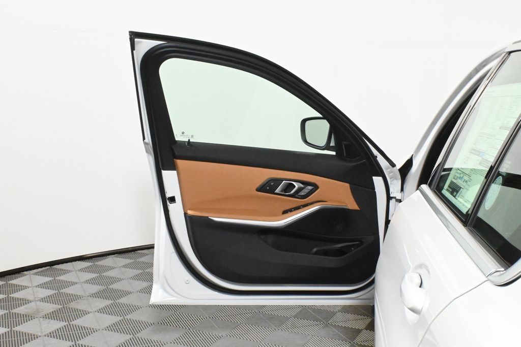 Thumbnail: 2025 BMW 3 Series - 28