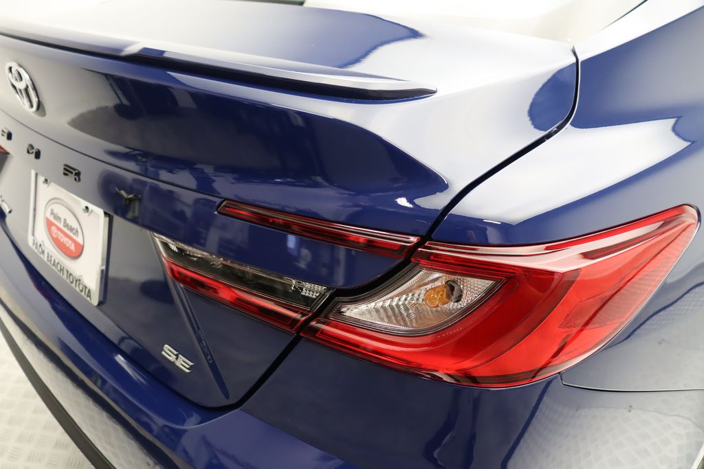 2025 Toyota Camry SE 9