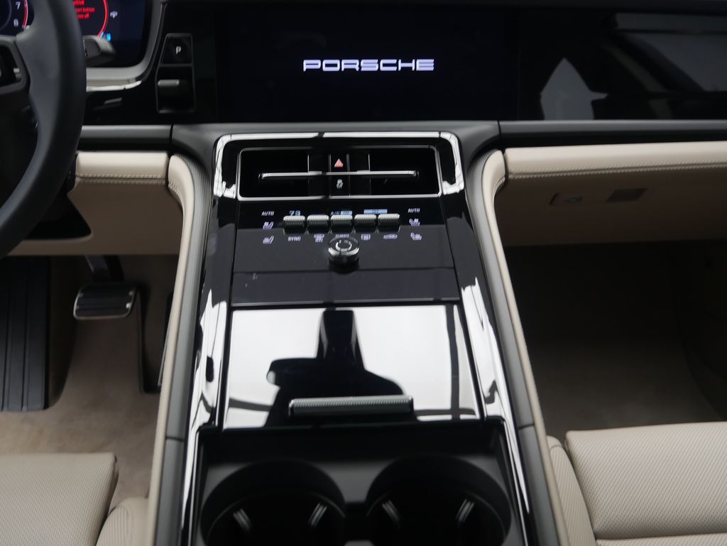 Thumbnail: 2026 Porsche Panamera - 30