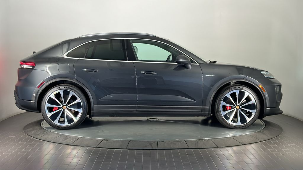 Thumbnail: 2025 Porsche Macan - 8