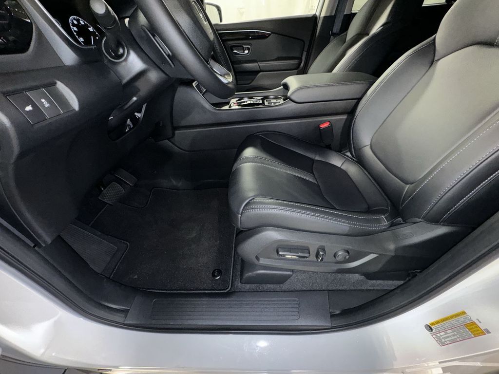 new 2025 Honda Pilot car, priced at $48,280