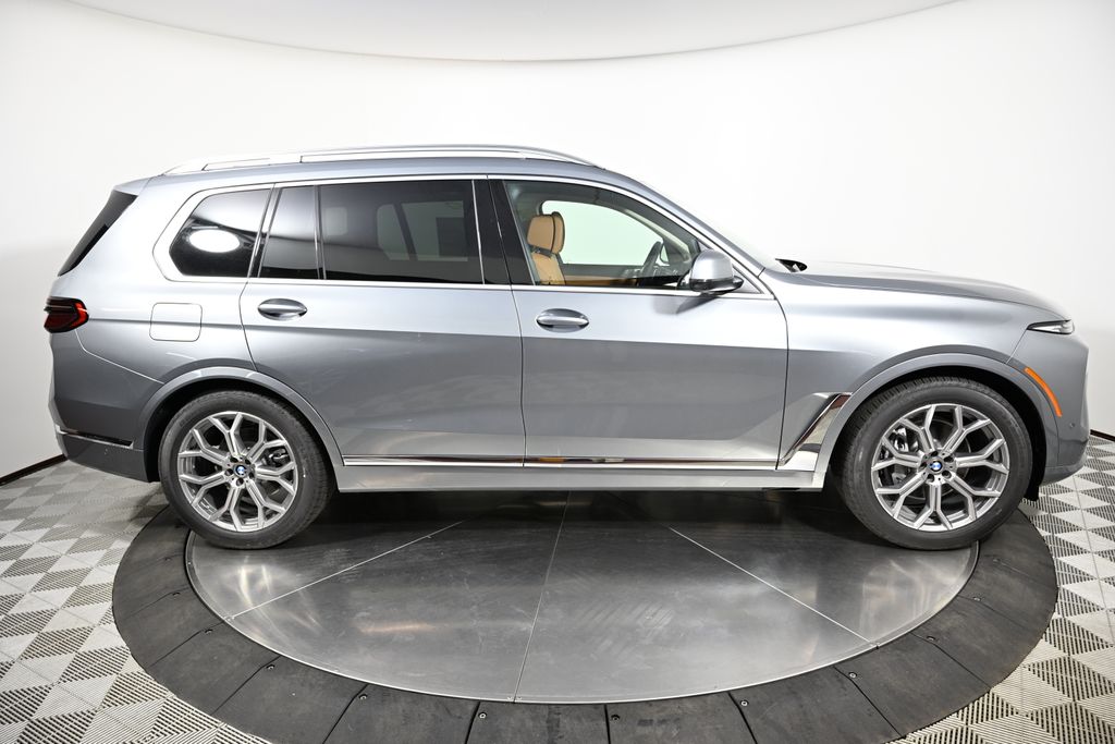 Thumbnail: 2026 BMW X7 - 6