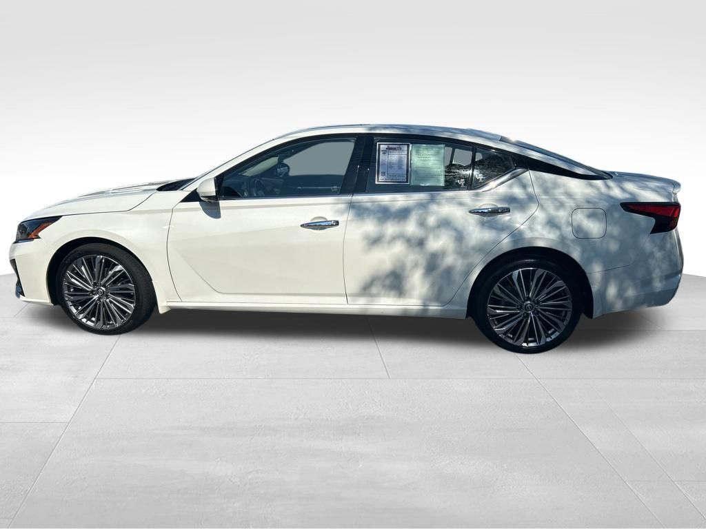 Used 2023 White Nissan 2.5 SL image 3
