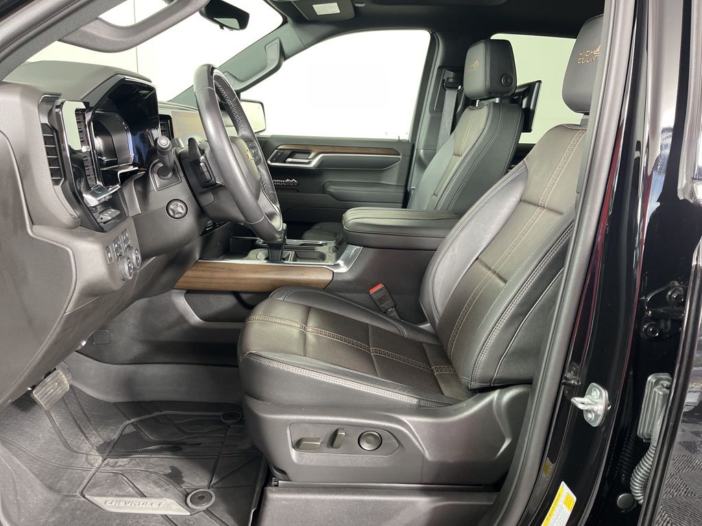 Thumbnail: 2025 Chevrolet Silverado 1500 - 24