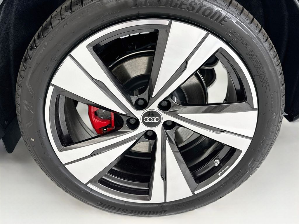 Thumbnail: 2026 Audi SQ5 - 30