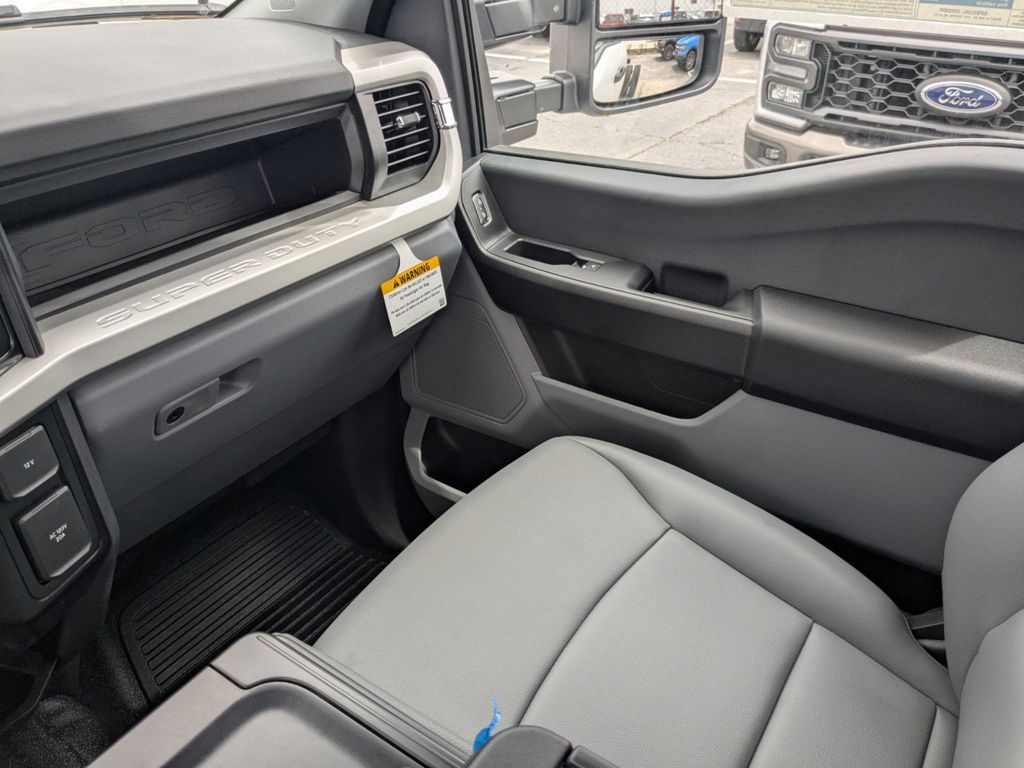 2025 Ford F-550 Chassis XL