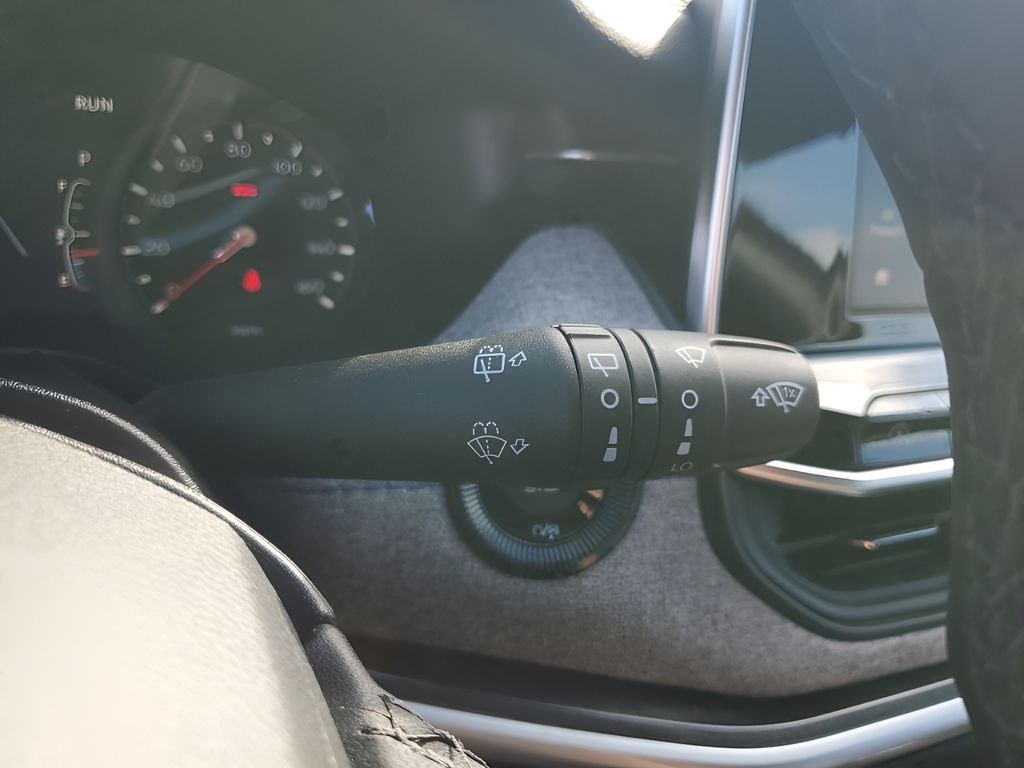 New 2026 Black Jeep Latitude image 36