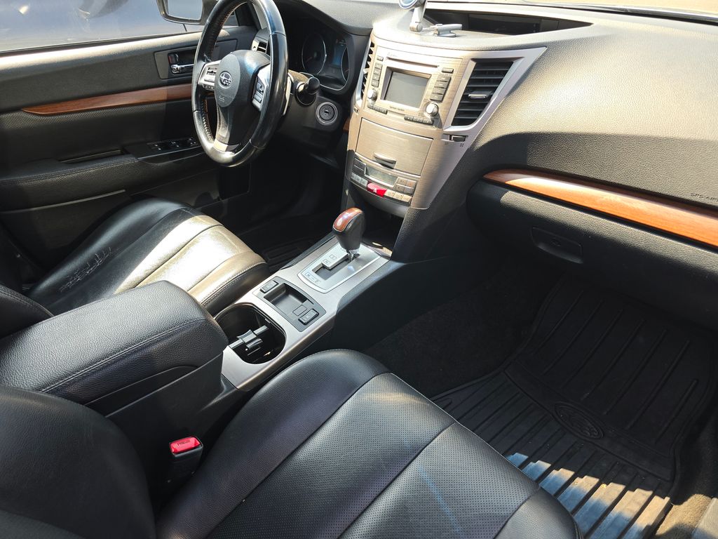 Used 2014  Subaru 2.5i image 13