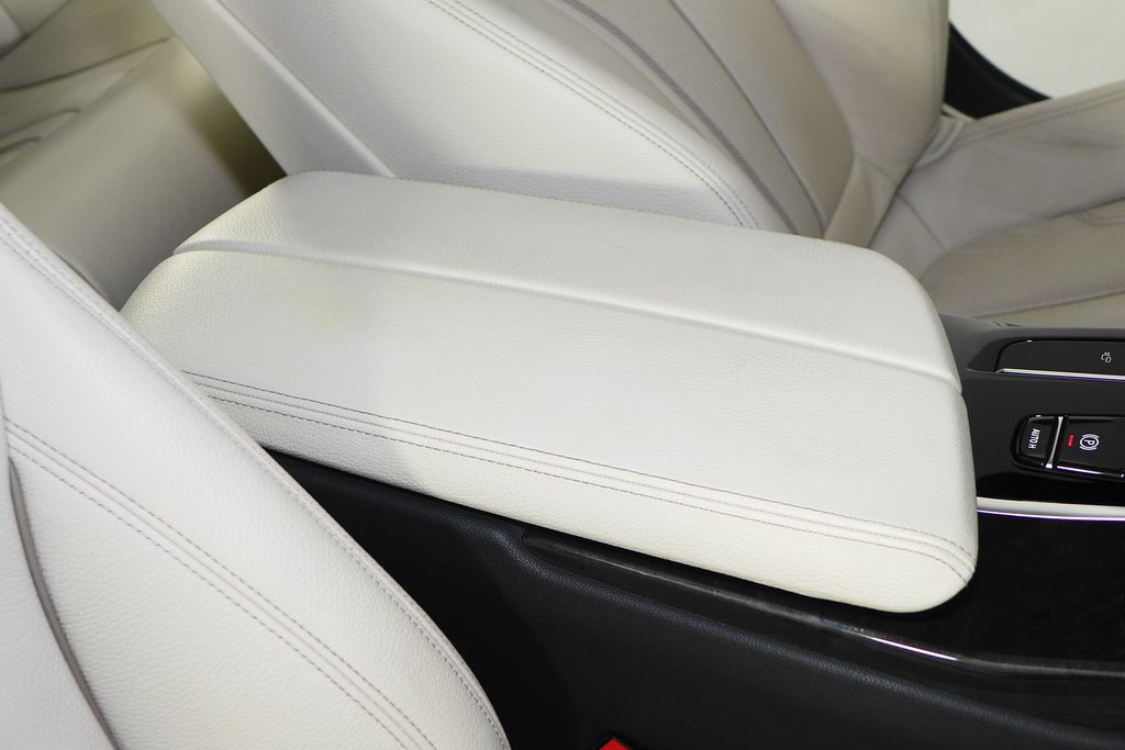 Thumbnail: 2021 BMW 5 Series - 16