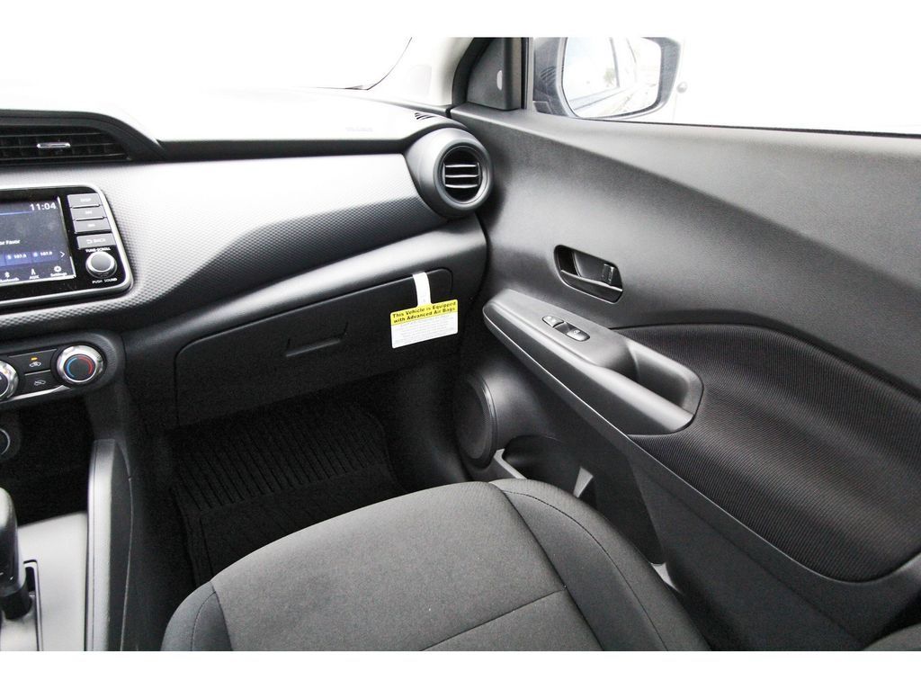 2025 Nissan Kicks Play S - 9