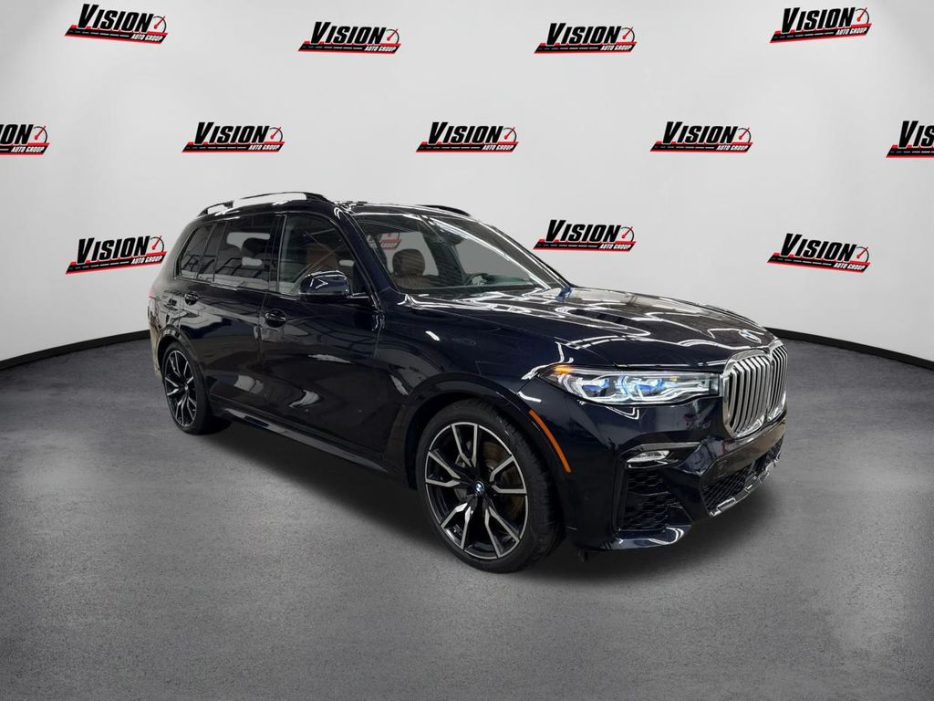 2019 BMW X7 50i's photo