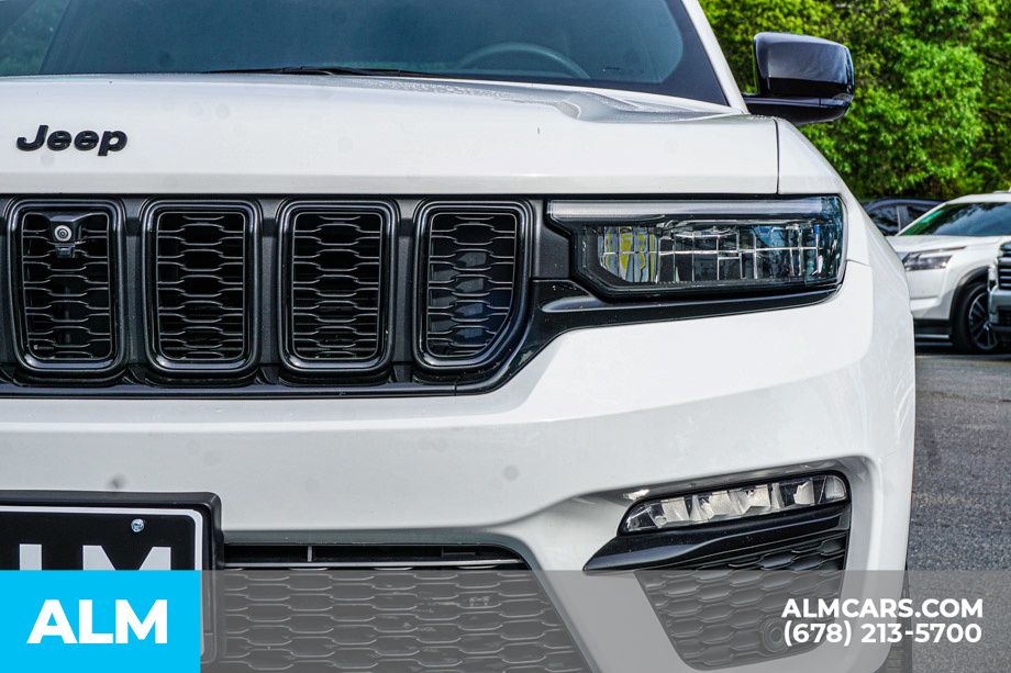 Used 2024 White/off-white Jeep Limited image 12