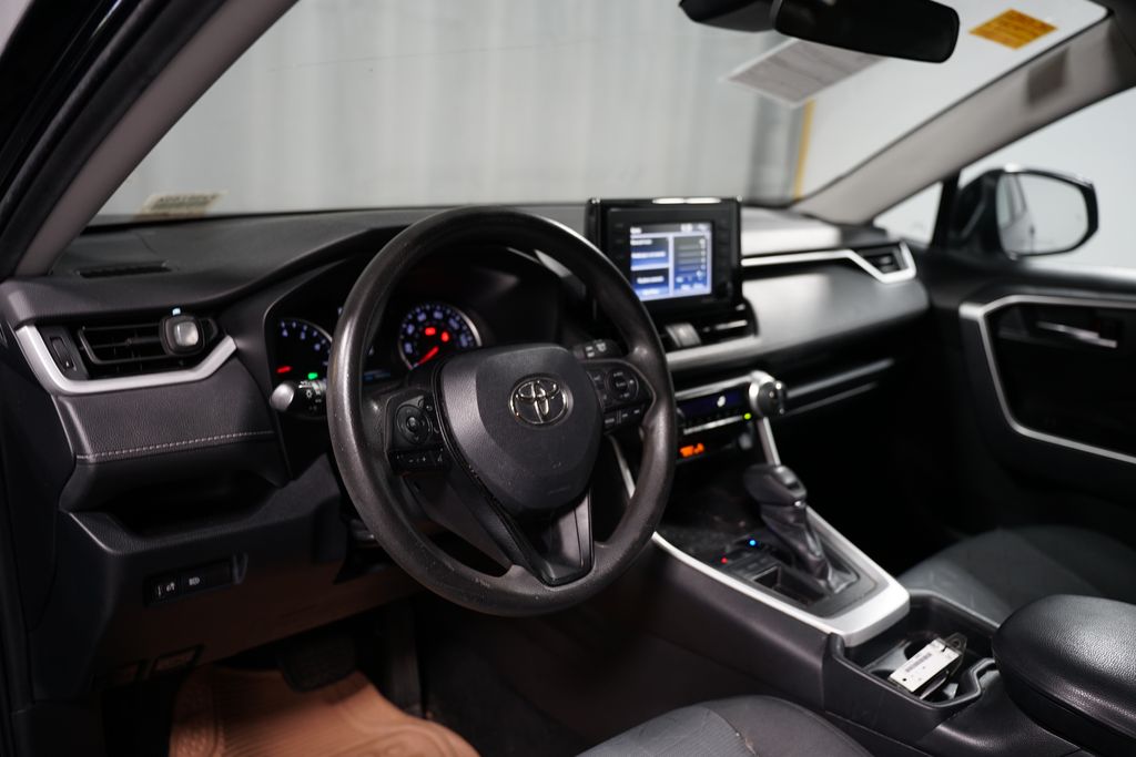 2020 Toyota RAV4 XLE 7