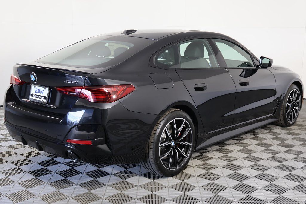 Thumbnail: 2026 BMW 4 Series - 2