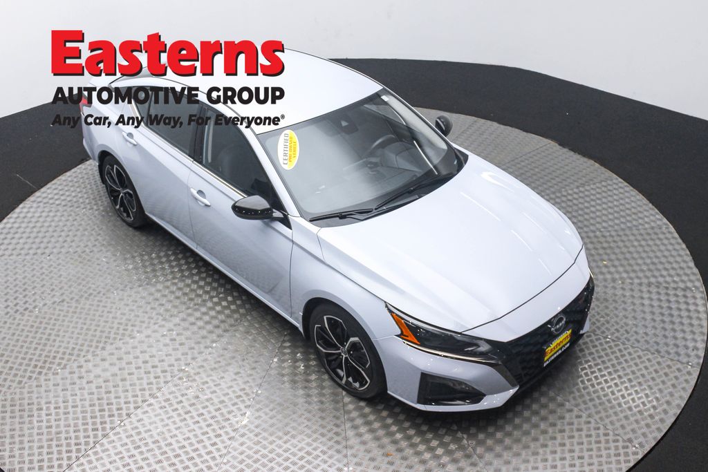 2023 Nissan Altima SR - Photo 3