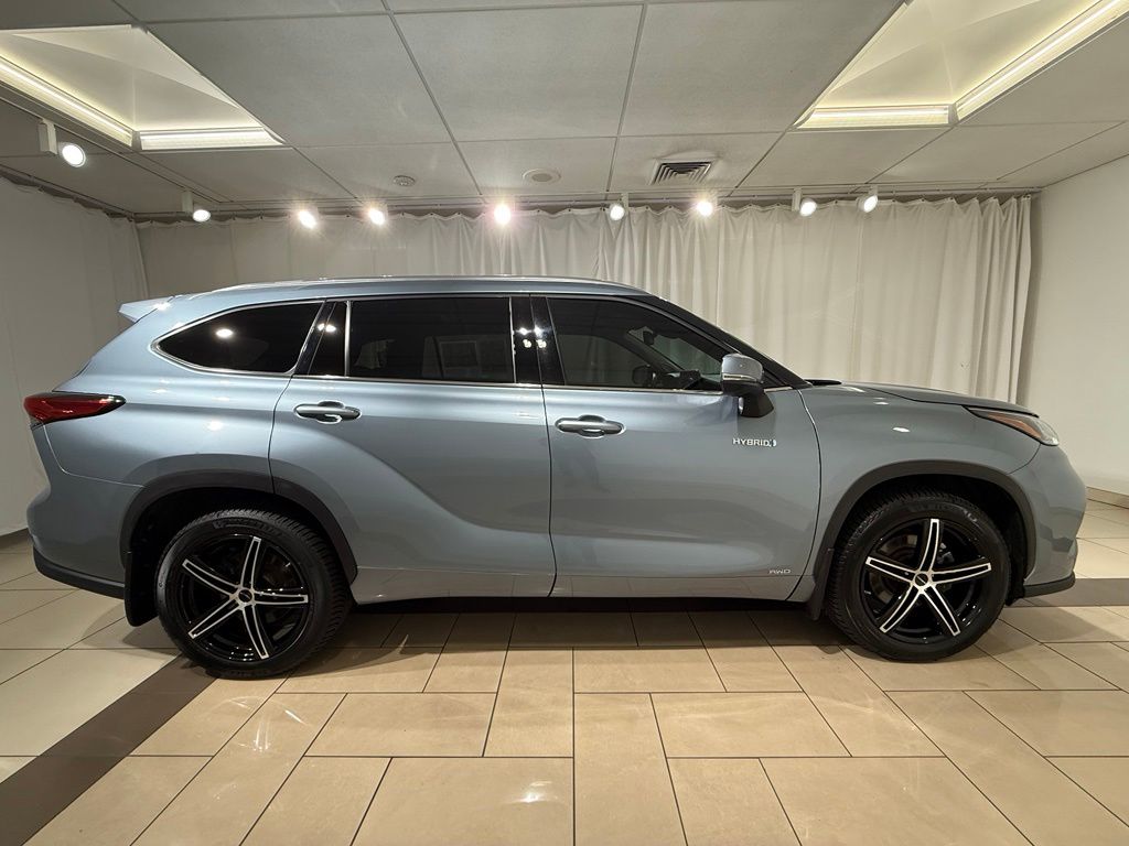 Thumbnail: 2021 Toyota Highlander - 6