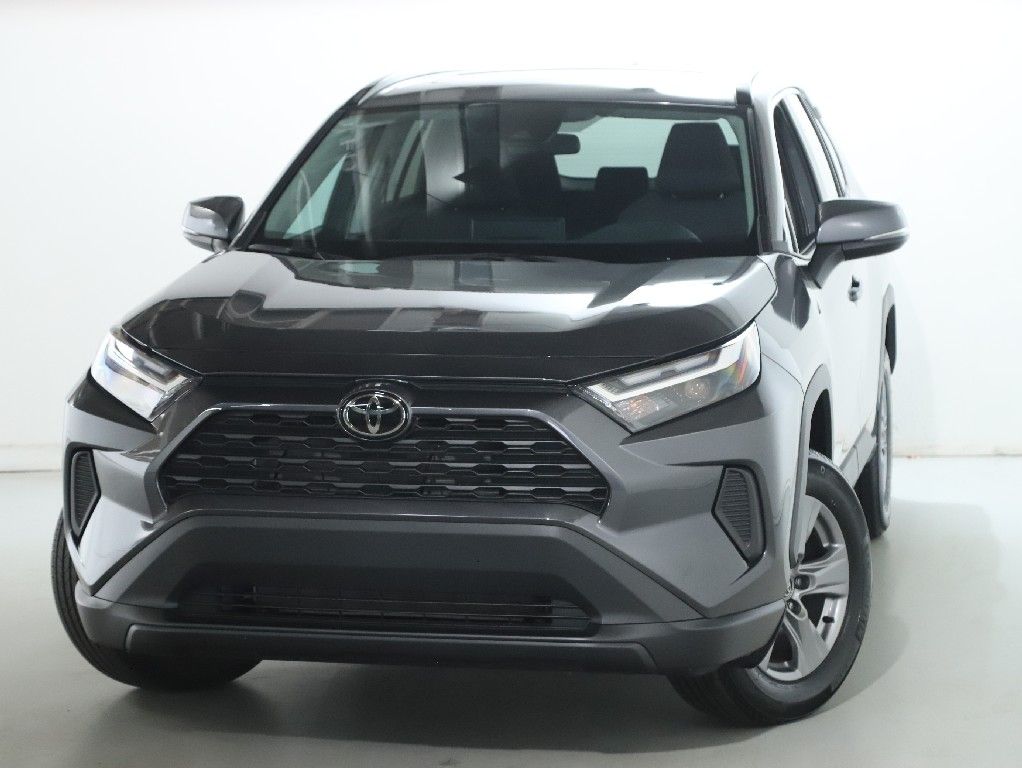 2024 Toyota RAV4 XLE AWD's photo