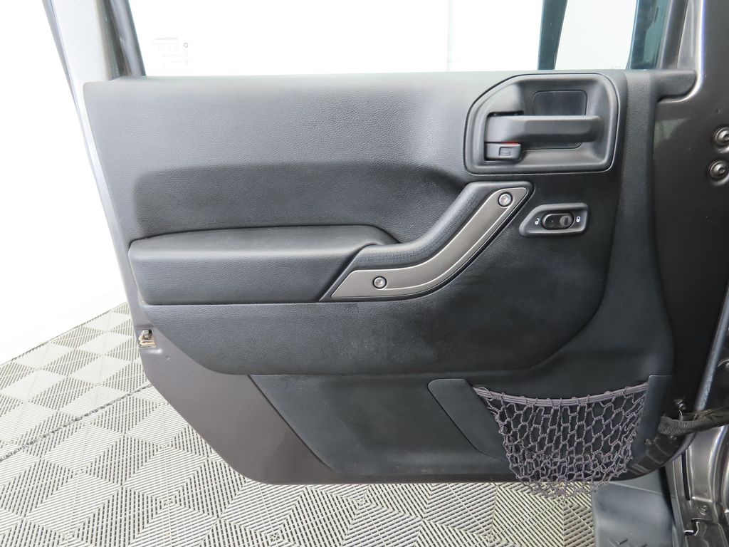 2016 Jeep Wrangler Unlimited Sport 23